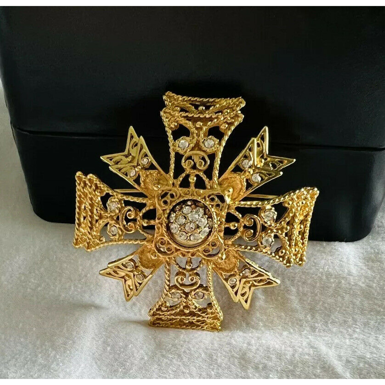 Kjl Maltese Cross Kenneth Jay Lane Rotating Center Pin Brooch Gold Tone 86$
